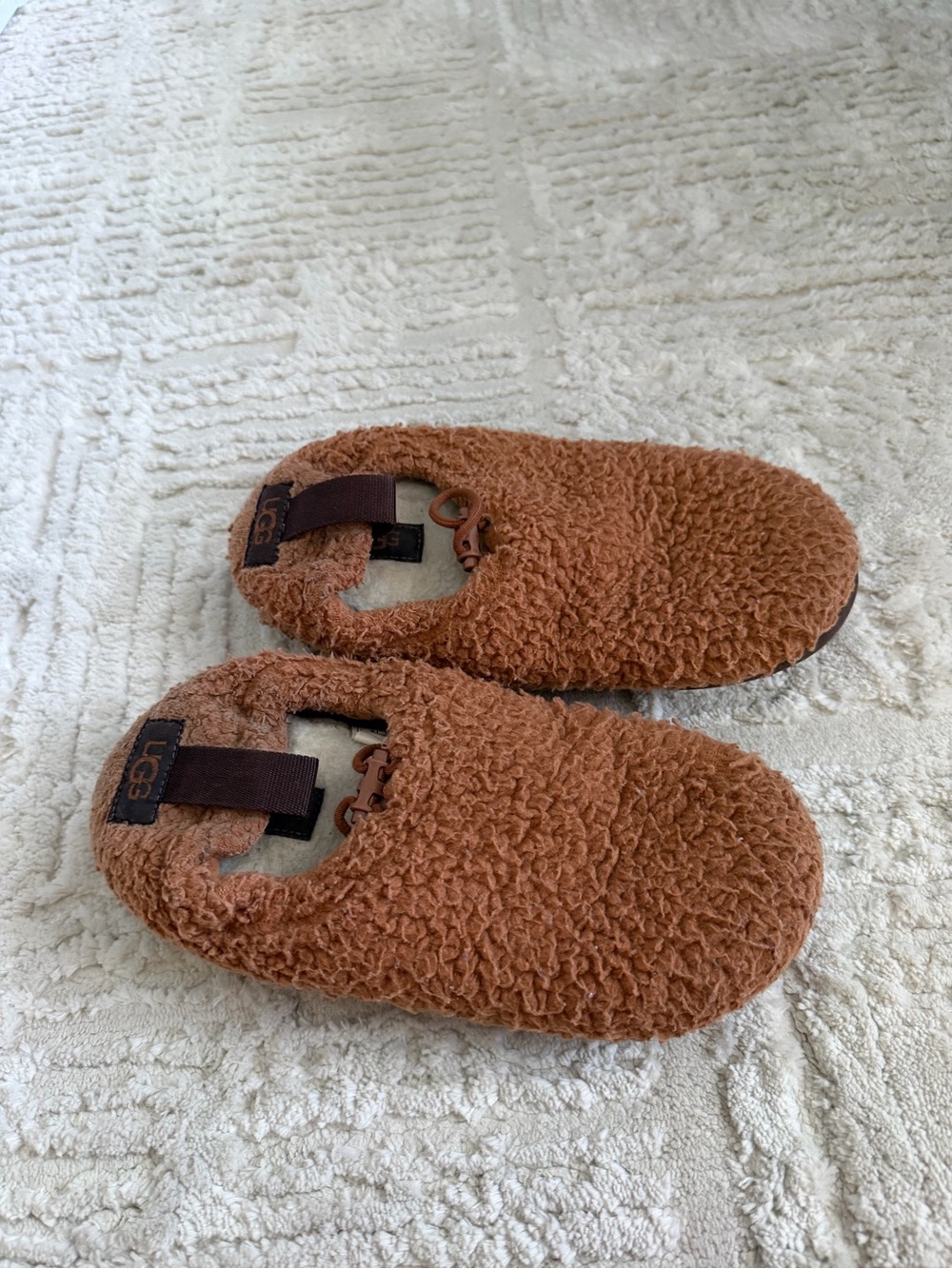 UGG women’s plushy slippers size 7